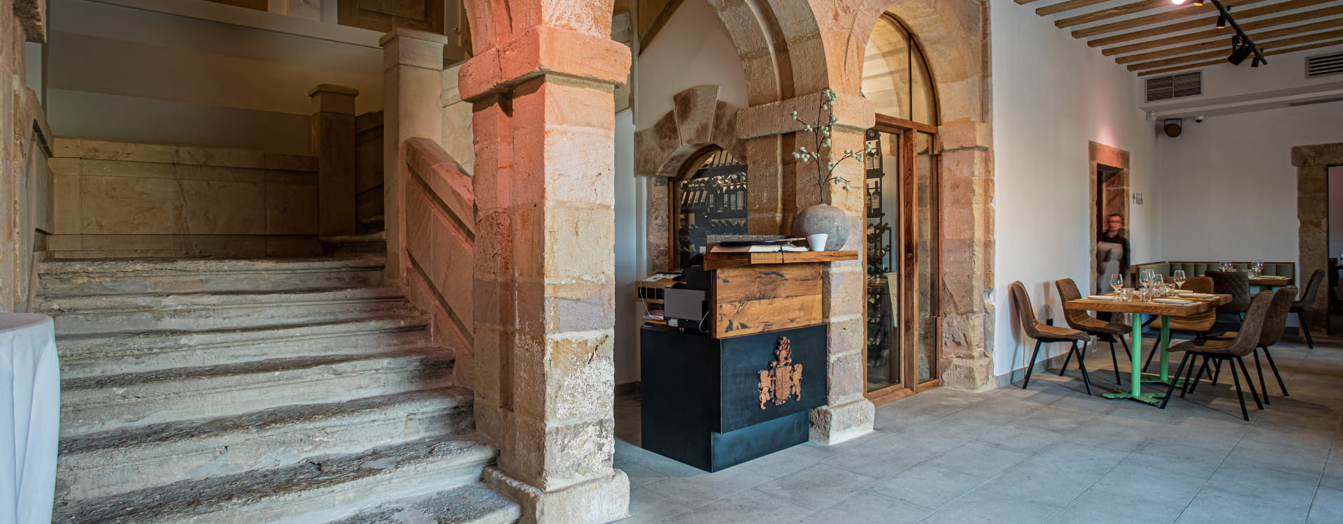 Salón comedor del restaurante el almacén en hoznayo, Cantabria