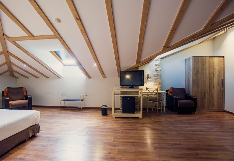 Dining room with TV and armchairs