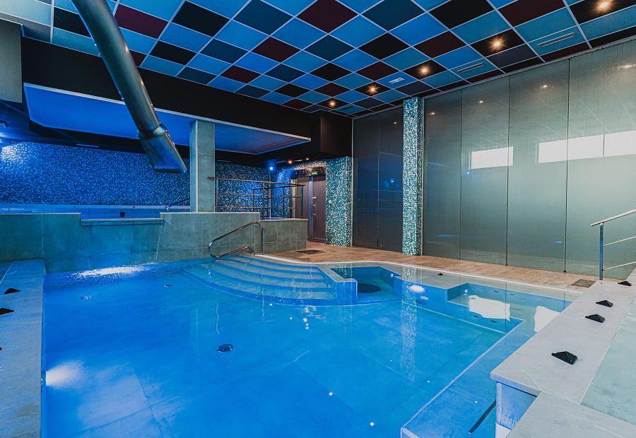 Swimming pool with jets and lights Villa Pasiega